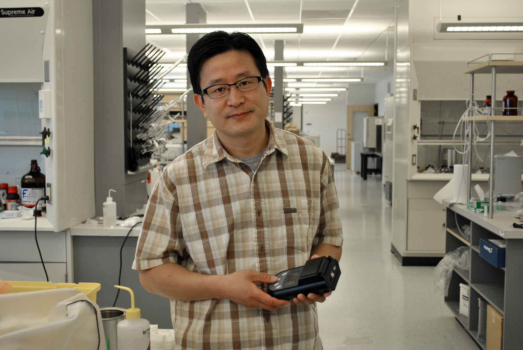 Ling Zang, USTAR Professor of Nanotechnology at the University of Utah, is developing a new way to detect mercury. He is one of many faculty members developing innovative technologies that are available for licensing and commercial development.