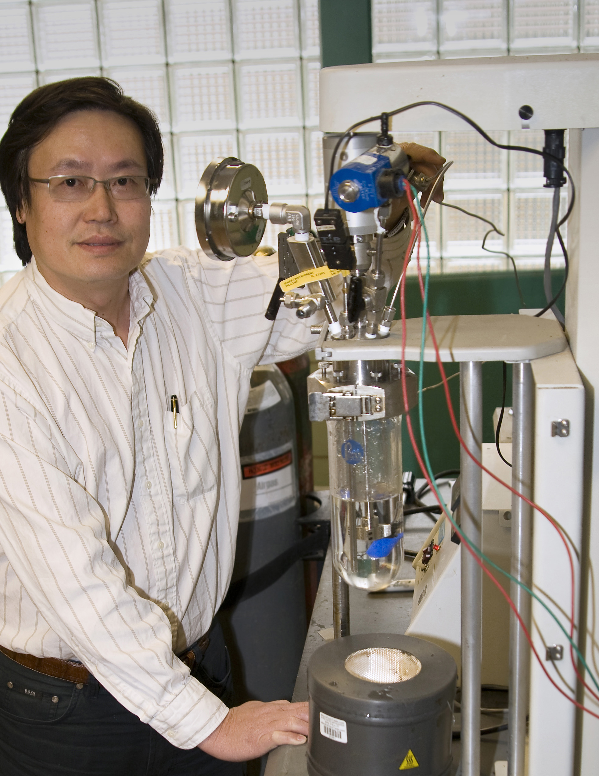 Andy Hong, a civil and environmental engineering professor at the University of Utah, used a chemical reactor similar to the one shown here to develop and test a new method for removing pollutants, including oil sheen, from water and in some cases soil.